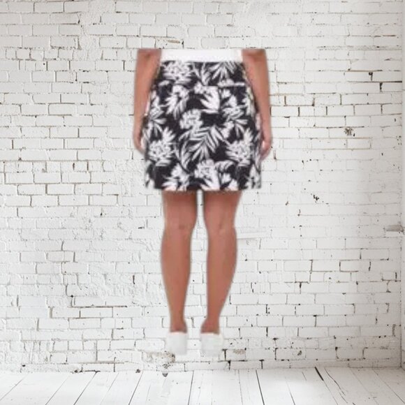 S.C. & Co. Skort Sport Black & White Floral - Picture 4 of 5